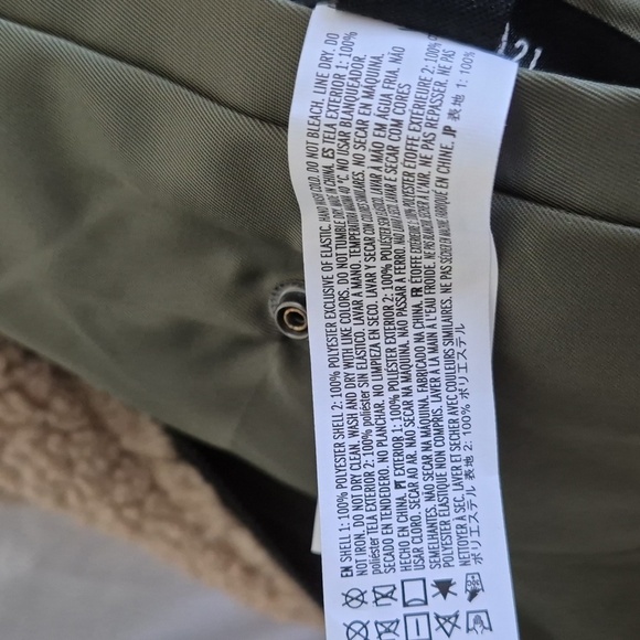 NWT Forever 21 Faux Shearling Bomber Jacket Reversible Sz XS - Picture 11 of 16